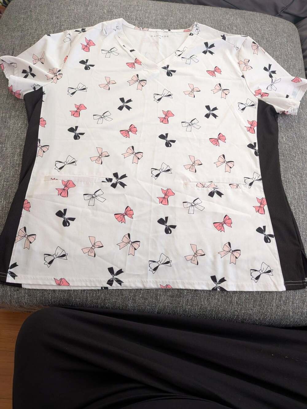 Rampage Plus Size 2X White Bow Print V-Neck Short Sleeve Scrub Top with Pockets